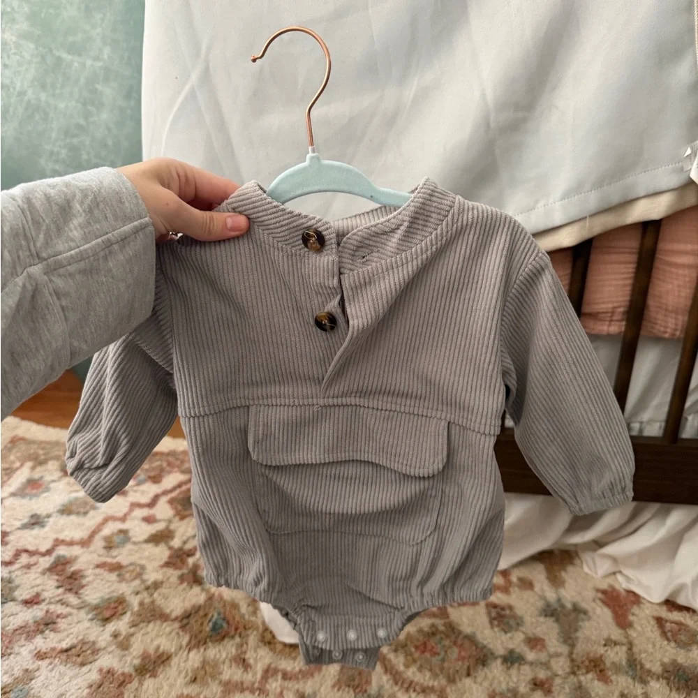 0-3 MONTH ROMPER - Picture 10 of 10
